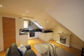 Modern, Cosy Apartment In Bearsden with Private Parking